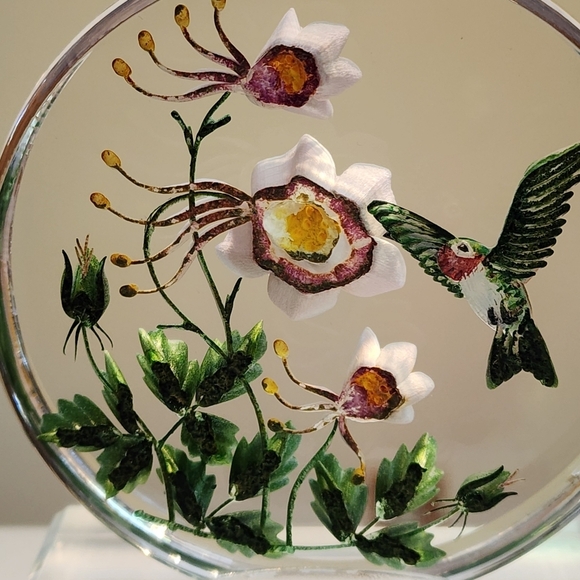 Vtg Lucite Paperweight Acrylic Reverse Cut Hand Painted Hummingbird Desk Decor - Picture 8 of 9